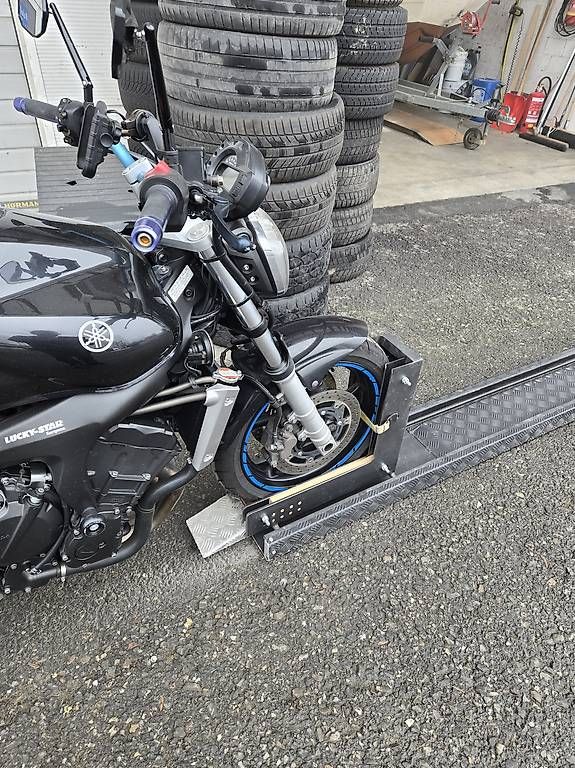 Supporti a parete: Motorrad Schiene – Usato da Schwyz venduto da inf_hjl7 3