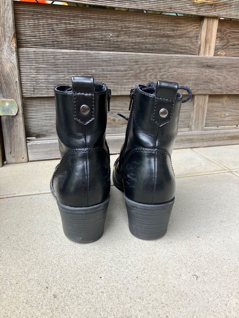Scarpe da donna: Stivaletti neri con lacci taglia 38 usati – Usato da Mezzovico venduto da bai_td2m 3