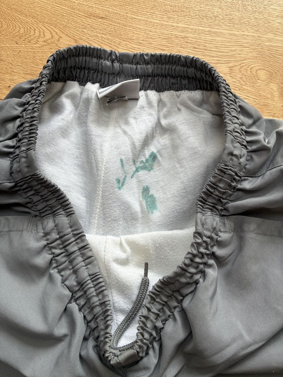 Pantaloni: Vintage Grey Umbro Trainerhose Grösse L – Usato da Reinach BL venduto da E.Wipfli53 1