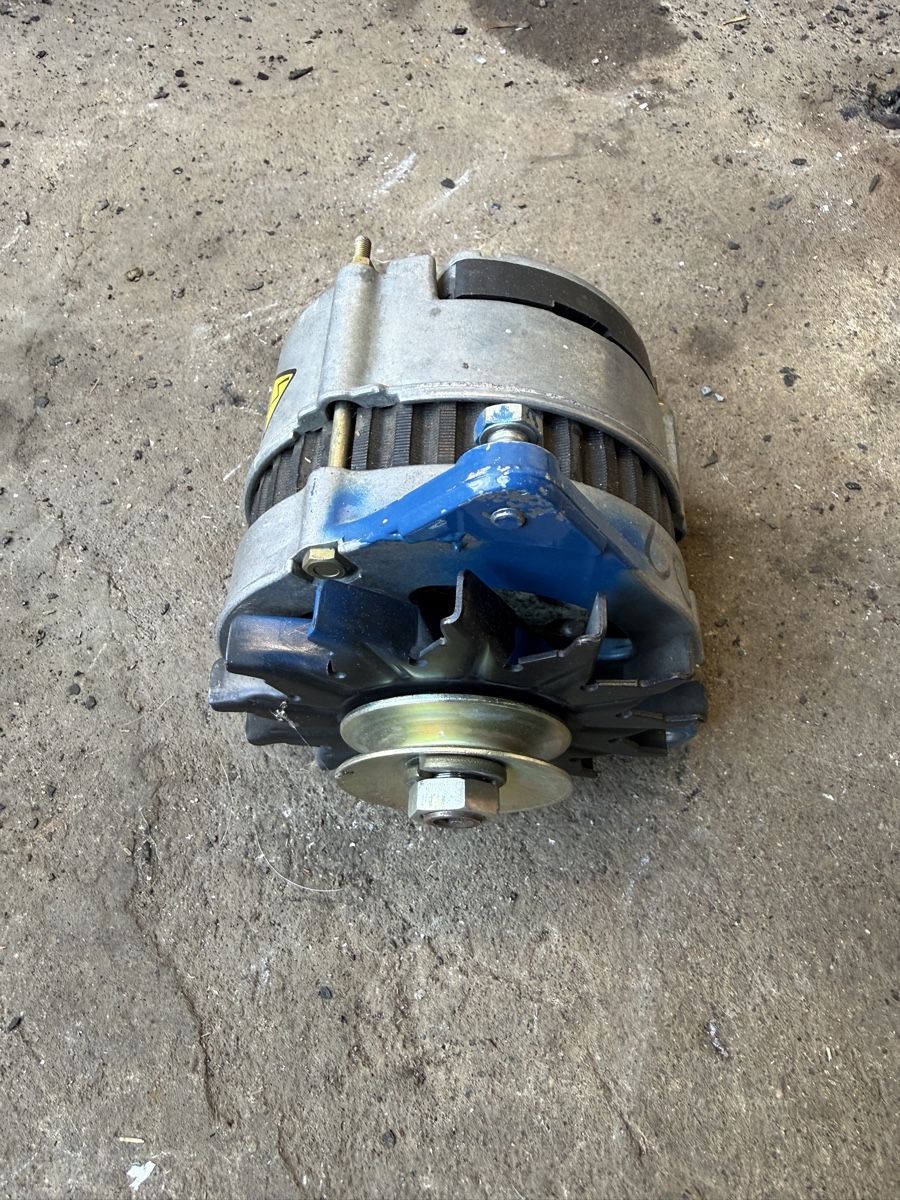 Tutti pezzi di ricambio auto: Alternator / Lichtmaschine – Usato da St. Gallen venduto da n13m4nn5