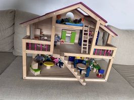 Wunderschönes Holzpuppenhaus