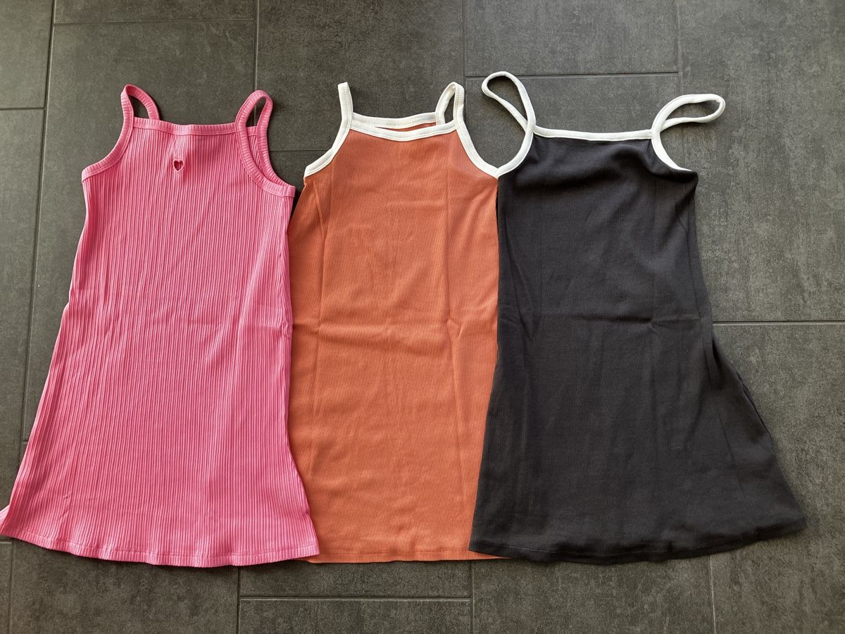 H&M Lotti & Set di vestiti: Sommerkleider Gr. 128, H&M – Usato da Reigoldswil venduto da Misa1705