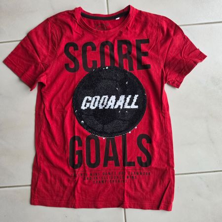 Tolles, rotes T-Shirt mit Fussball Motiv, Grösse 158/164