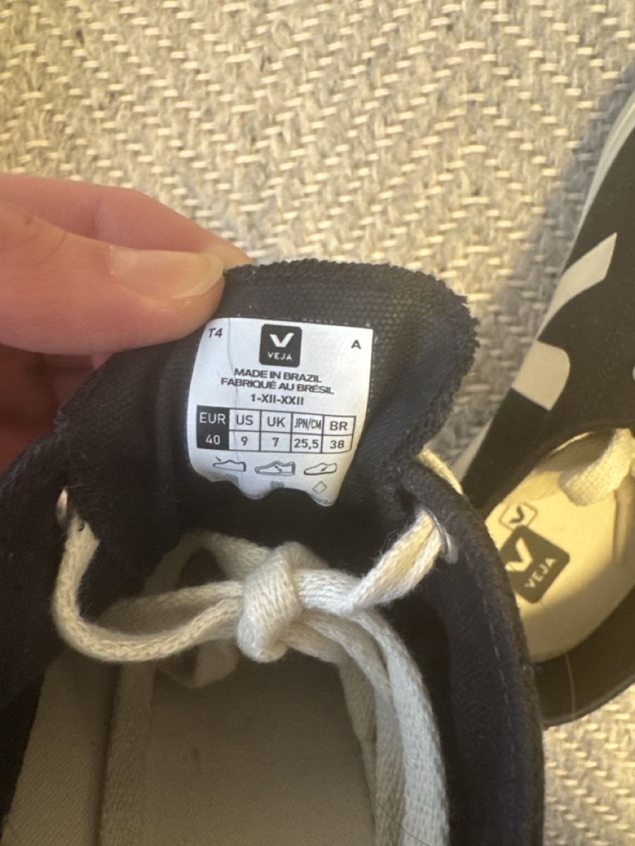 Veja Damenschuhe: Veja Sneaker schwarz weiss – Gebraucht aus Zürich von flavia26 1