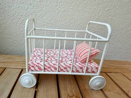 Babybett für Puppenhaus, passt auch zu Maileg