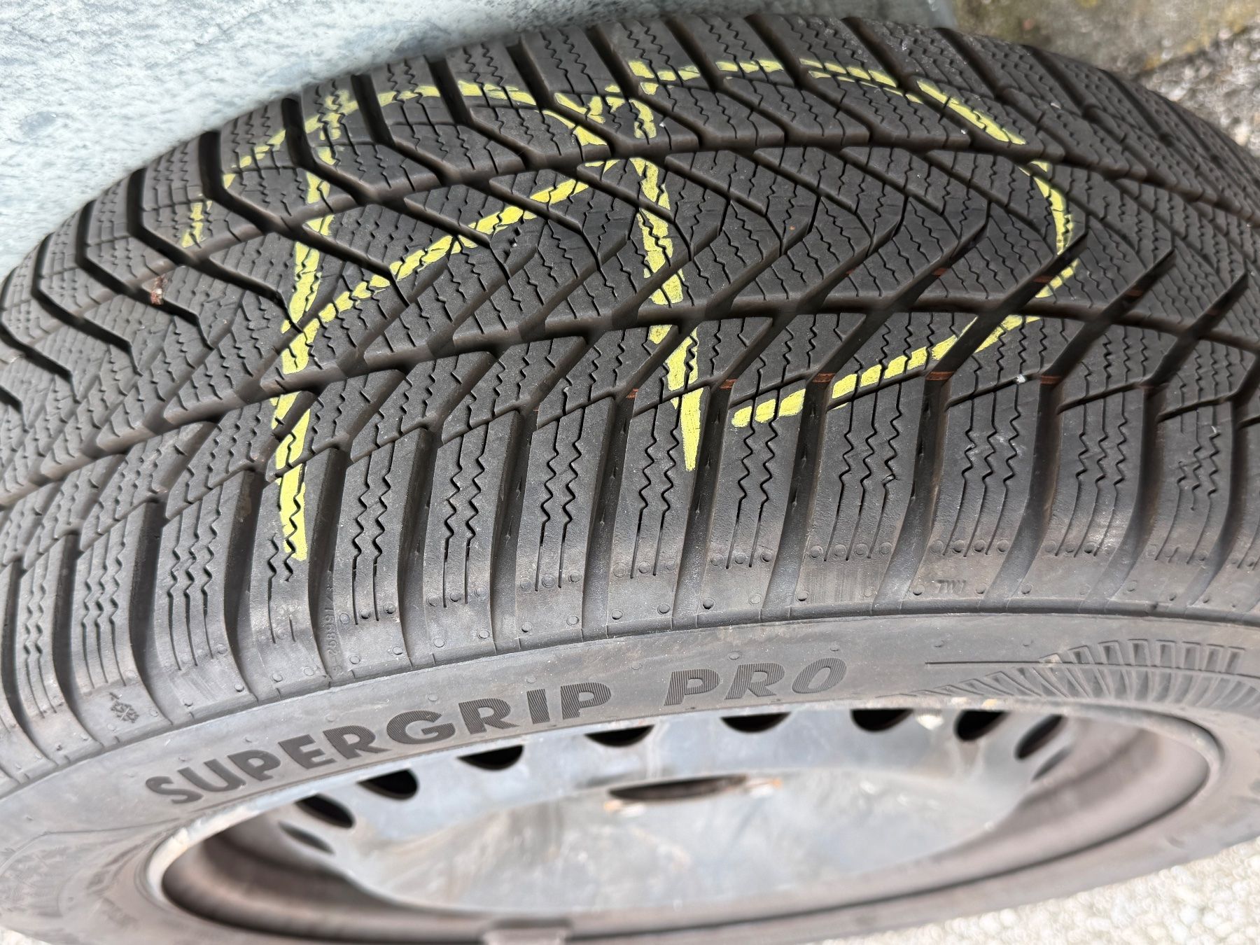 Pneumatici & Ruote complete: Vier Winterräder zu Ford Focus – Usato da Gordola venduto da admniw 1
