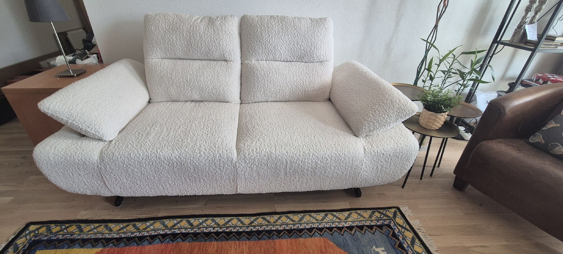 Conforama Divani: Canapé design tissu bouclettes – Usato da Denges venduto da Alex-CH-LB 1