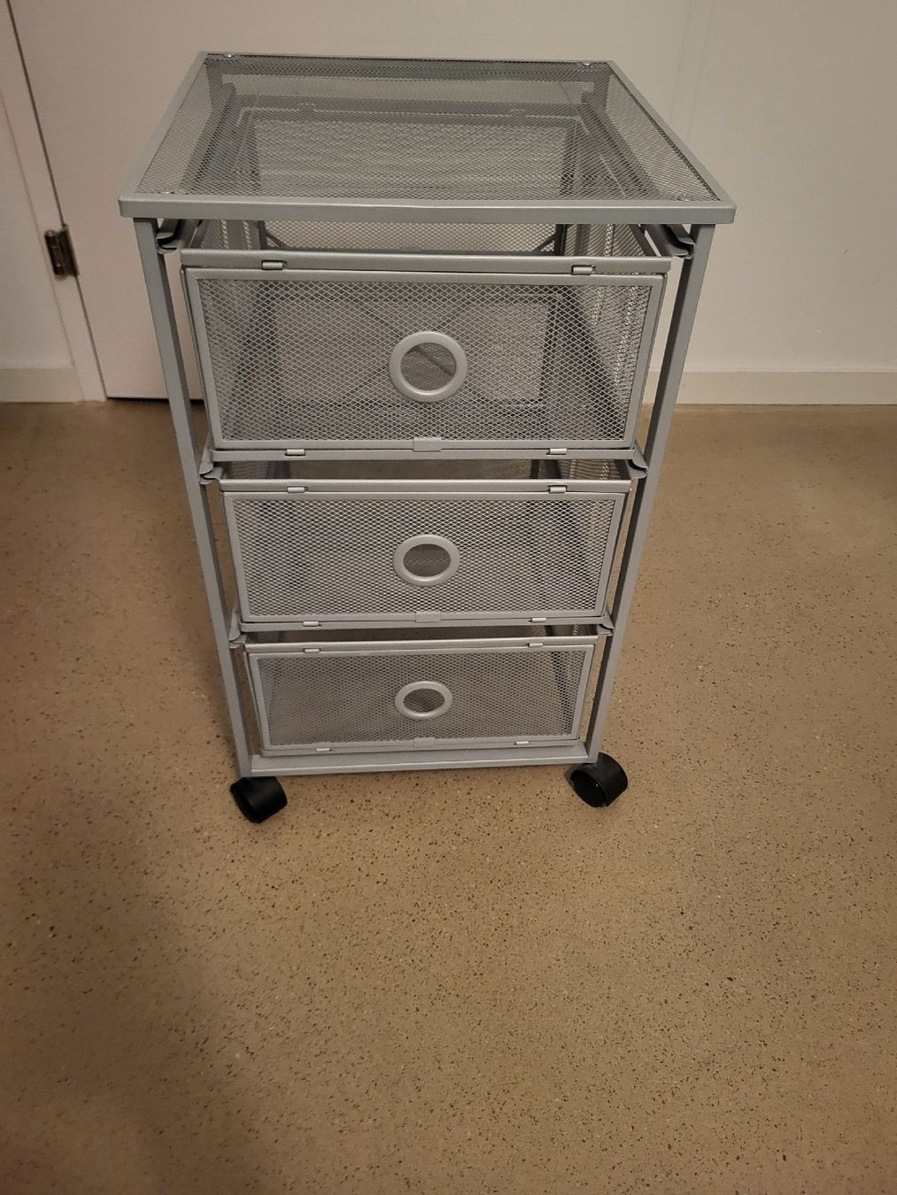 Ikea Korpus: Rollcontainer Metall Gitter 3 Schubladen Silber – Gebraucht aus Zürich von Jul_86jc