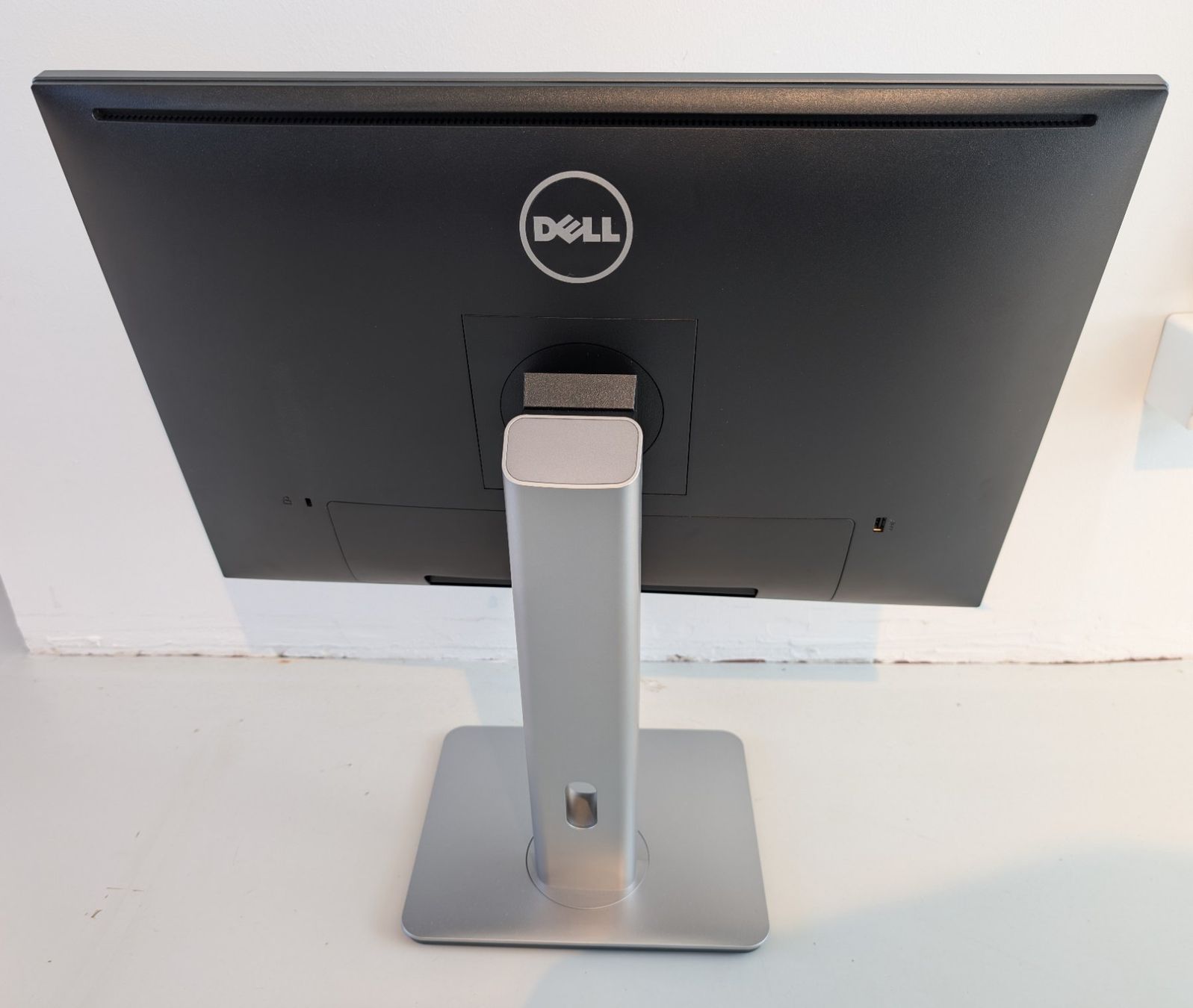 Dell Monitor: DELL U2415b 24" Monitor – Usato da Dietlikon venduto da ComdatAG 2