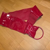 Vintage roter Lackgürtel – echtes Statement