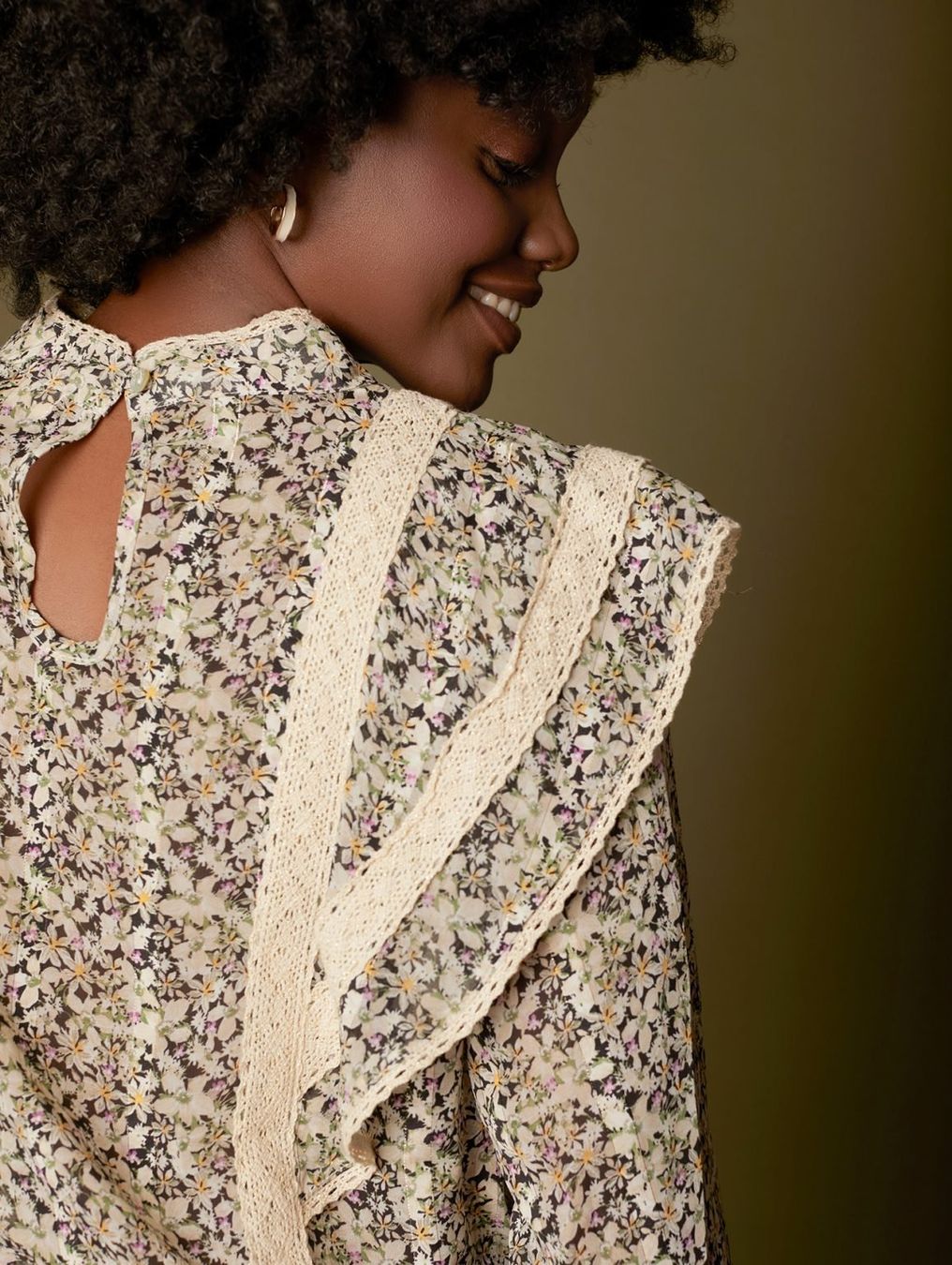 Sezane Camicette: Chiffon Bluse MEISIE, Spitze, Blumenmuster – Usato da Steinhausen venduto da nwe_t8nj 8