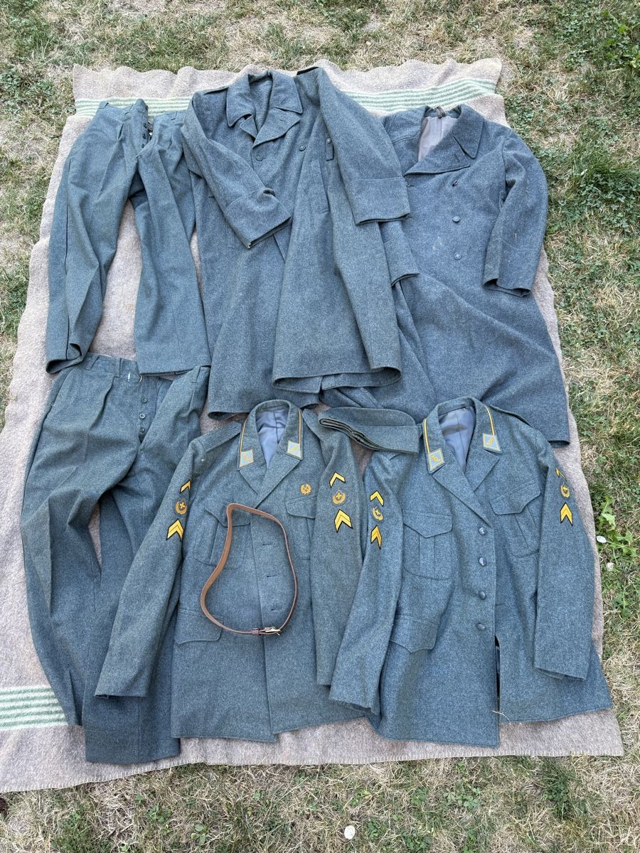 Schweizer Armee Uniformen: Lot uniforme adj Poste - Armée Suisse – Gebraucht aus Fribourg von Ardoffel