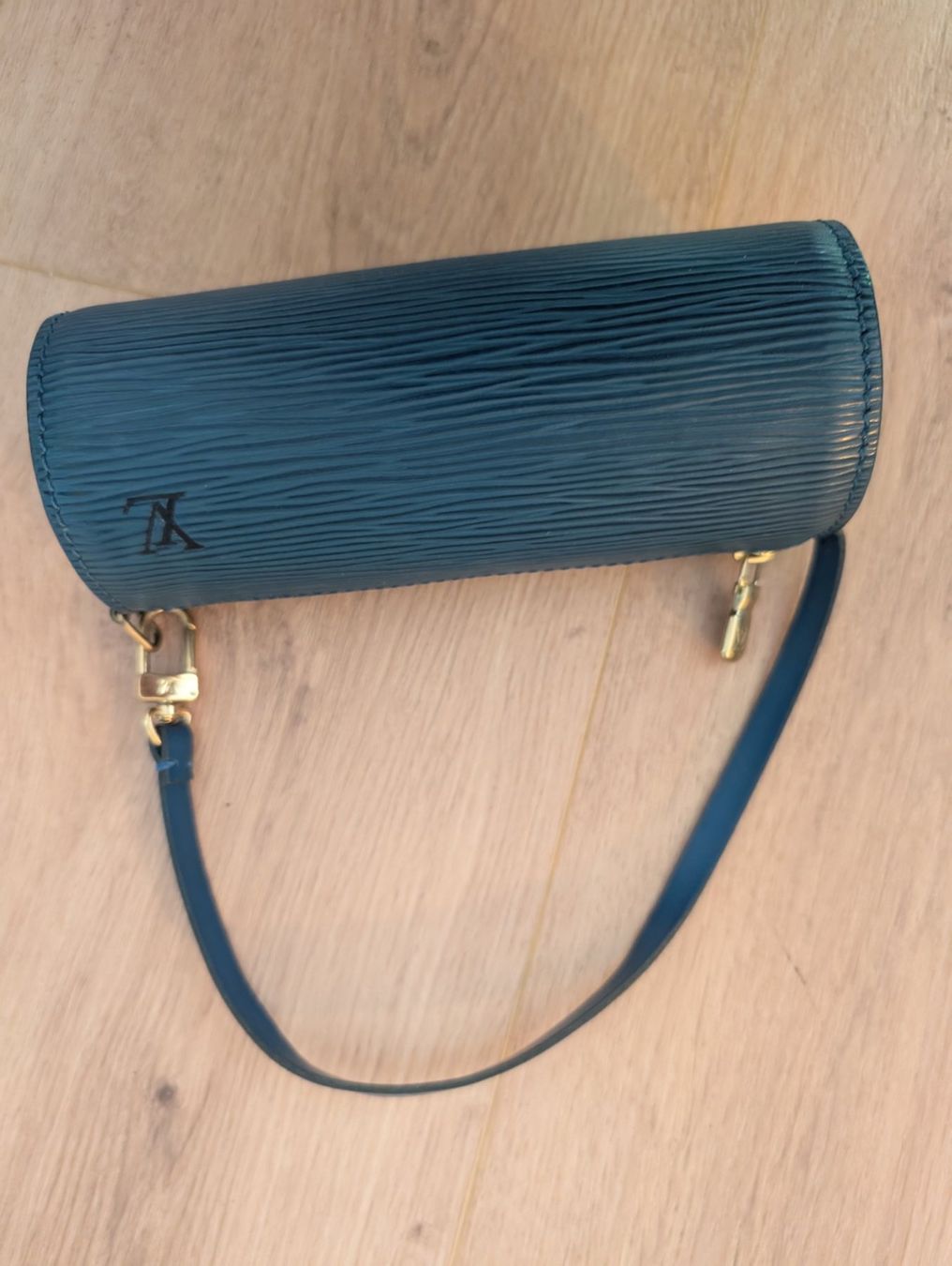 Louis Vuitton Borse da donna: Louis Vuitton Mini Soufflot Epi Blue – Nuovo (secondo la descrizione) da Schwerzenbach venduto da may_5qnm 1