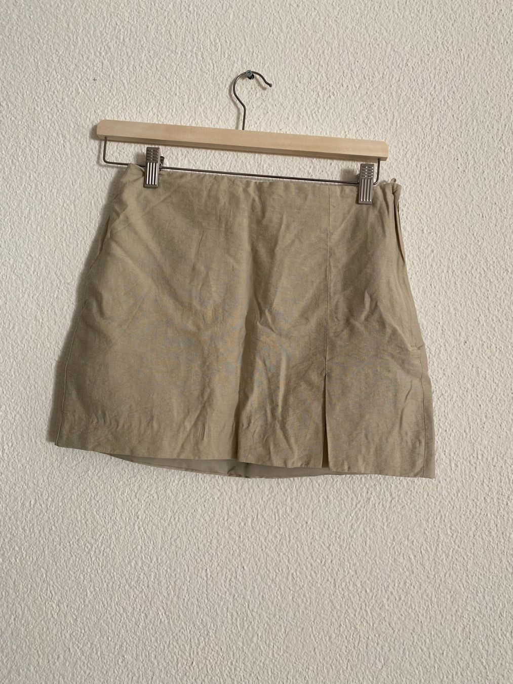 H&M Röcke: Beiger Minirock von H&M – Gebraucht aus Luzern von champagnelaury