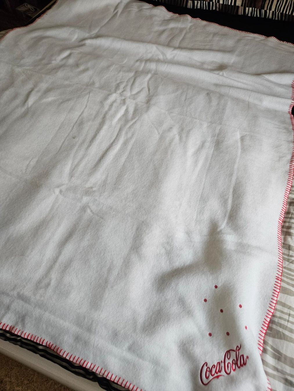 Coperte: Coca Cola Fleece Decke – Nuovo (secondo la descrizione) da Gommiswald venduto da Bullhead 1