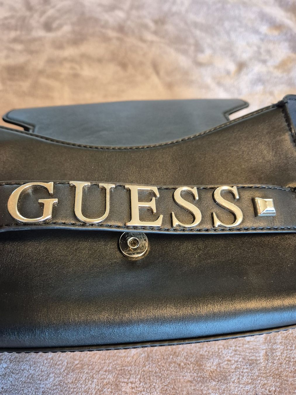 Guess Borse da donna: Schwarze Guess Handtasche – Usato da Brugg AG venduto da F_v_m 1