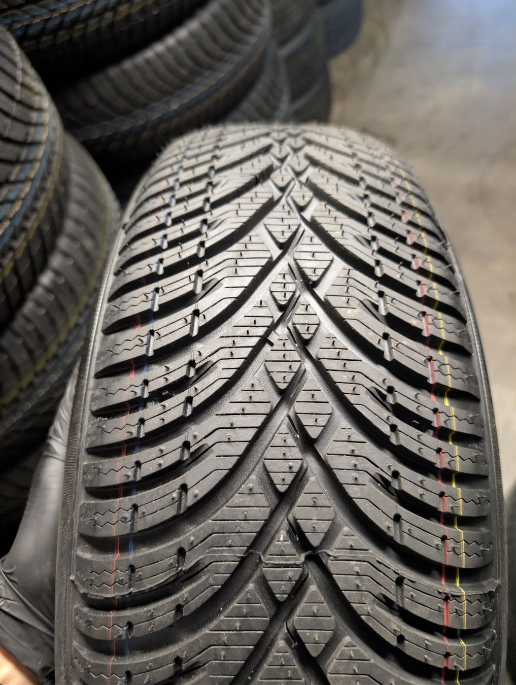 Michelin Pneus & Roues: Winterreifen  – Neuf avec emballage d'origine à Dürrenäsch par Pneu-Idris 2