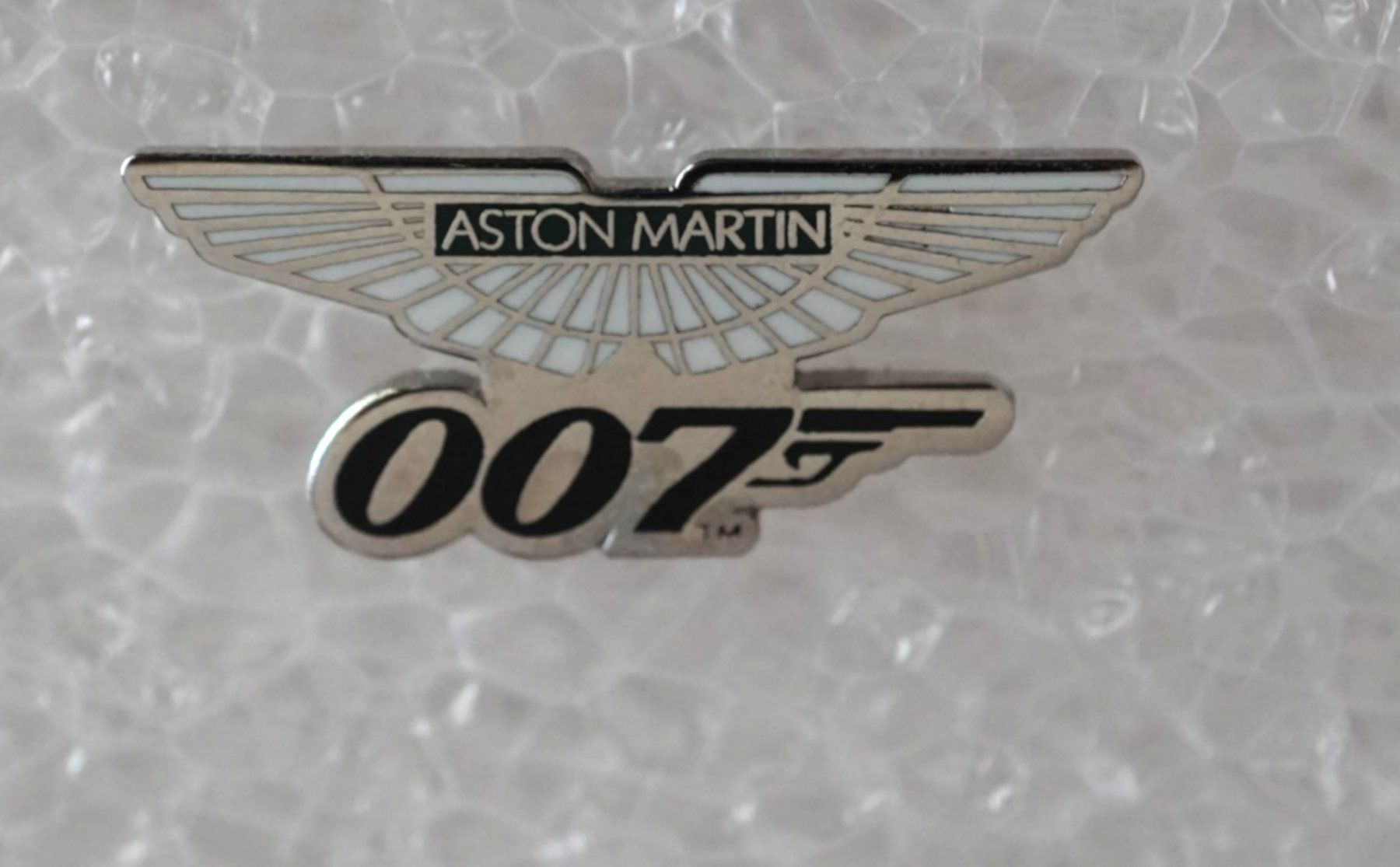 Aston Martin Placchette & Badge: Pin Aston Martin – Usato da Worb venduto da worb01