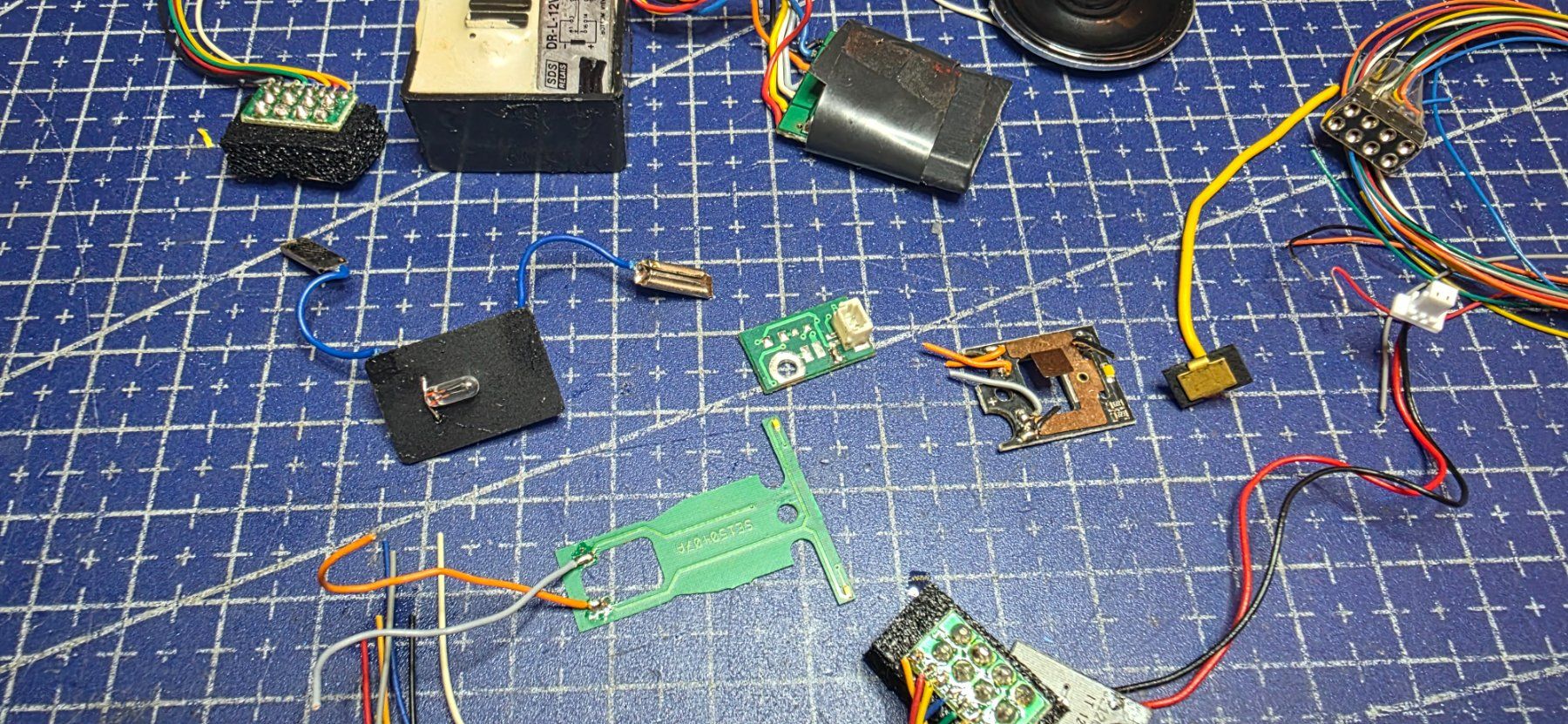 Modellini di ferrovie: Elektronikteile verschiedene teile HO – Usato da Hochfelden venduto da Danizh0 1