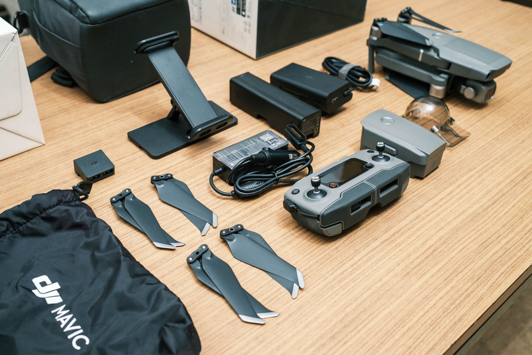 DJI Modellismo RC: DJI Mavic 2 Pro mit Fly More Kit, 2 Akkus & Tablet-Halterung – Usato da Luzern venduto da PawelS 3
