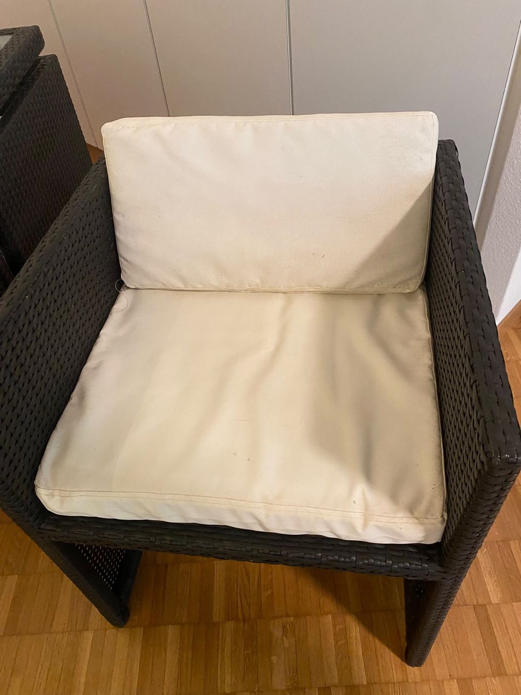 Set di tavolo e panche: Rattan Tisch mit 4 Stühlen – Usato da Udligenswil venduto da Rapsak 2