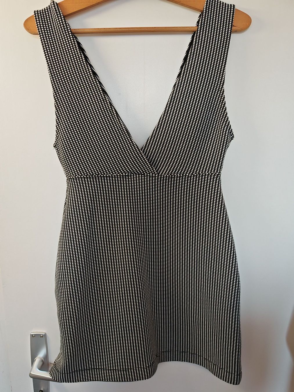 Vestiti: Robe noir et blanc Bershka – Usato da Bex venduto da sni_q7lh 1
