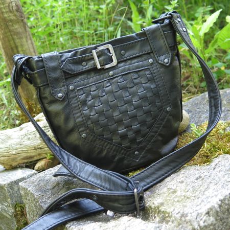 kleine schwarze Ledertasche für Damen, mit Lederflechtung