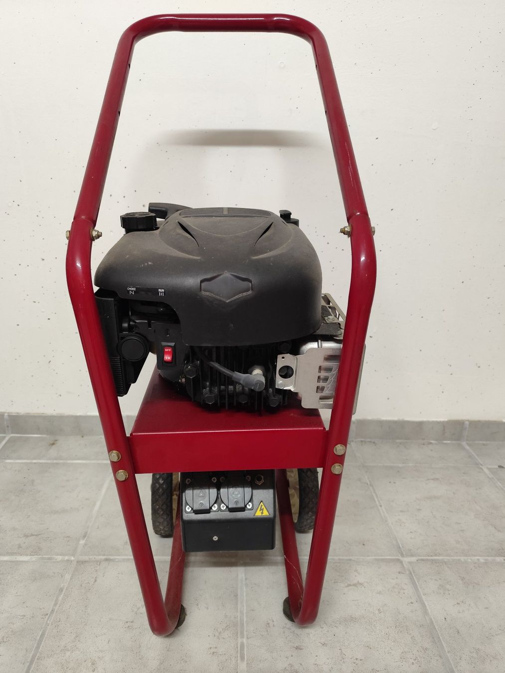 Stromgeneratoren: Stromgenerator tragbar, ideal für Camping – Gebraucht aus Niederweningen von Nrstniz56