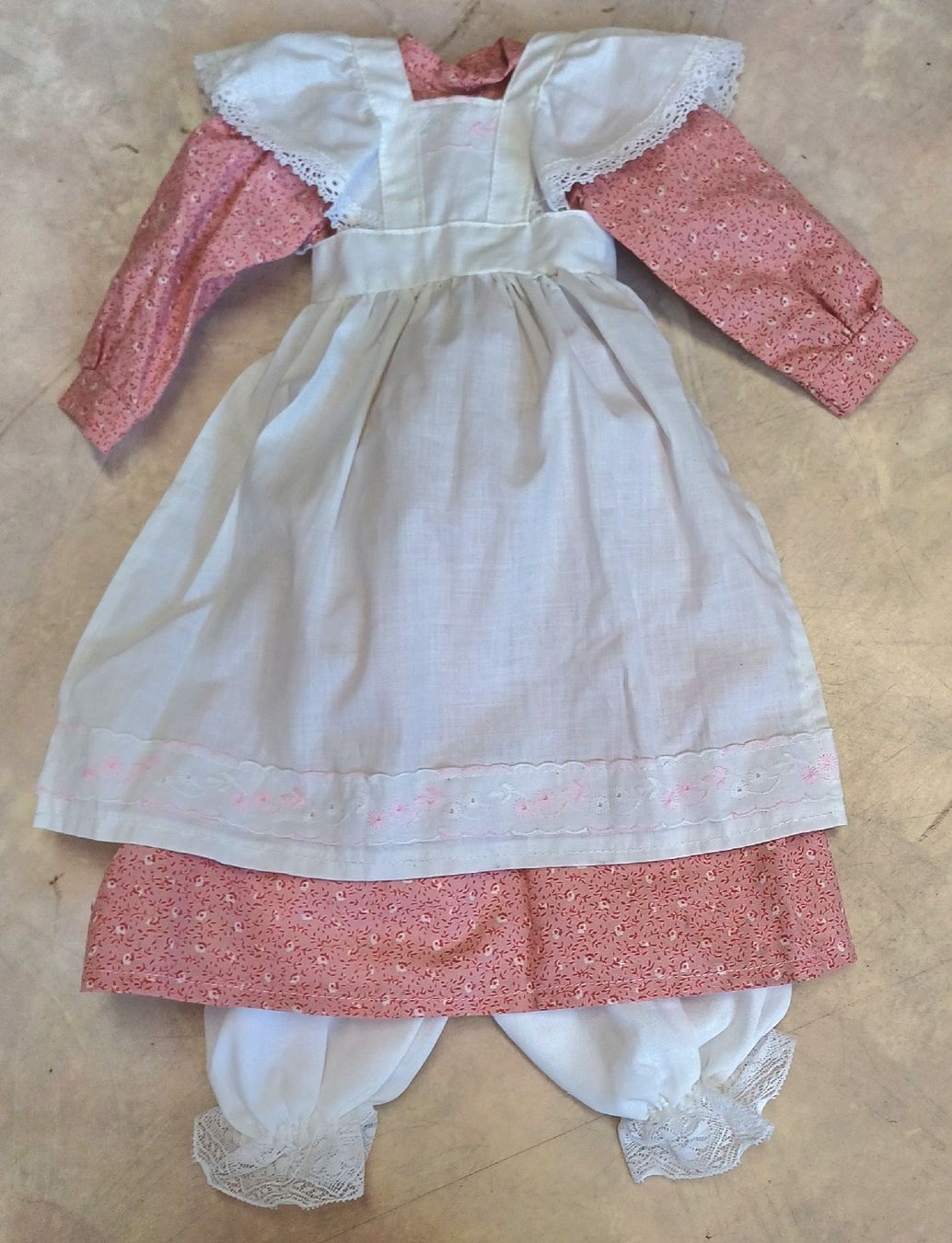 Bambole: Puppenkleid – Usato da Merenschwand venduto da Brockinell