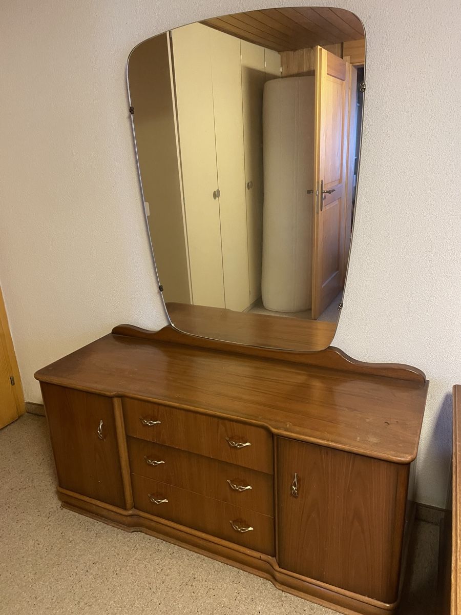 Betten: Schlafzimmer-Set mit Kommode Spiegel – Gebraucht aus Walchwil von zim_pd6x 3