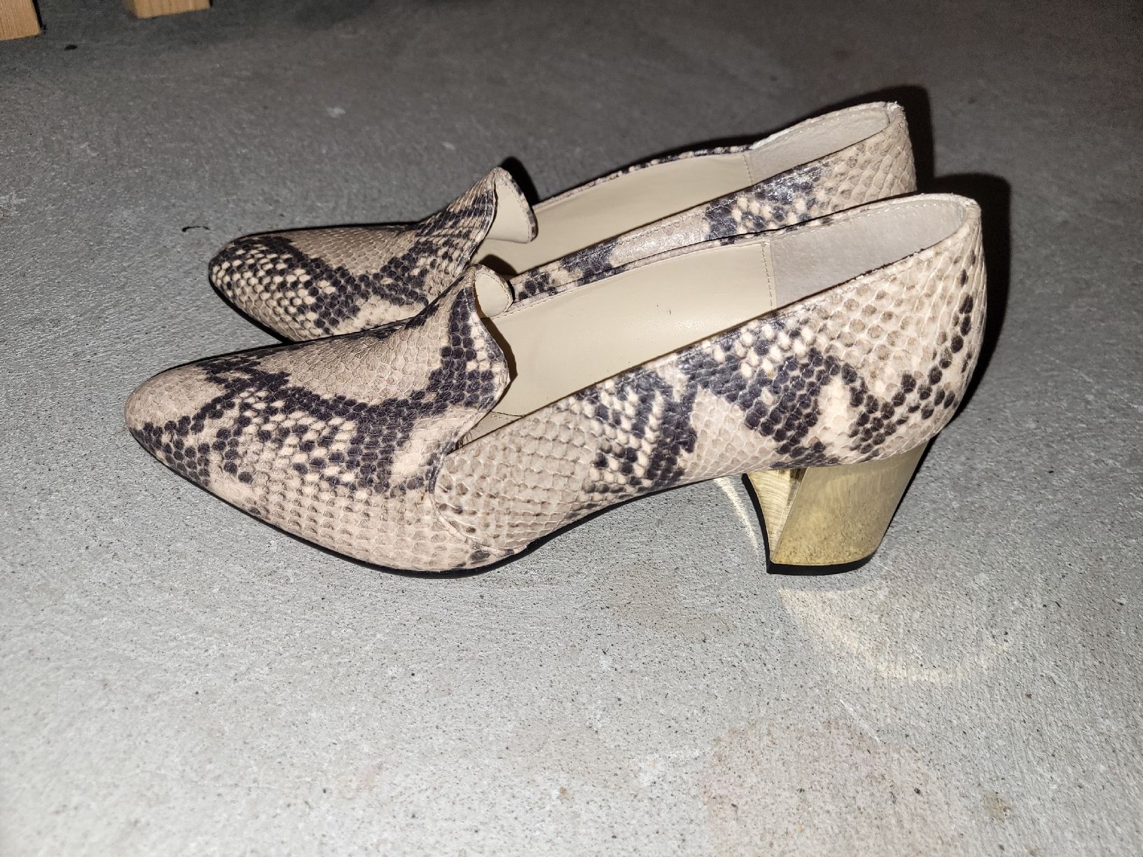 Scarpe da donna: Chaussures Bata imitation serpent, talon doré, taille 37 – Usato da Villars-sur-Glâne venduto da m66_dch5 2