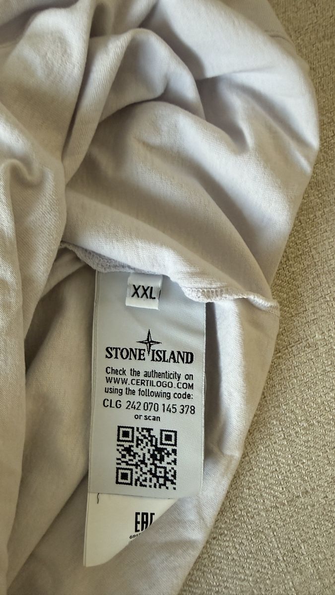 Stone Island T-shirt: Stone Island T-shirt weiss – Usato da Horgen venduto da Aron.zh 2