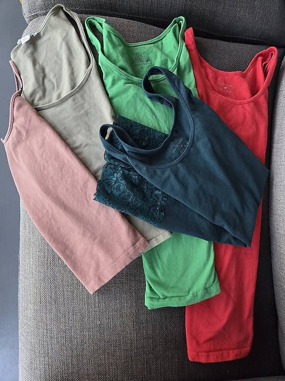 Lotti di vestiti: 5 Träger-/Tops Set Gr. XS-S – Usato da Winterthur venduto da Janine18 1