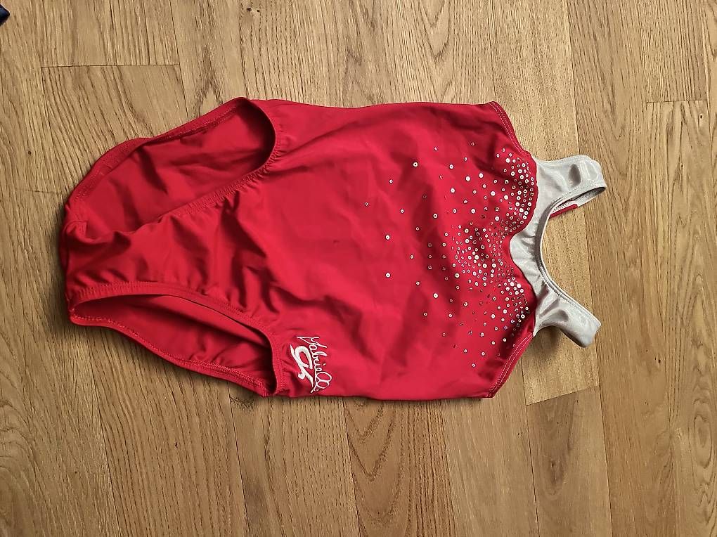 Scarpe, pantaloni & magliette da ginnastica: Turndress Gr. 128 – Usato da Oberwil b. Zug venduto da mic_9ct5