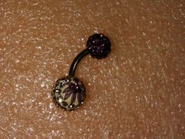 bauchnabel piercing,,weiss und lela farben