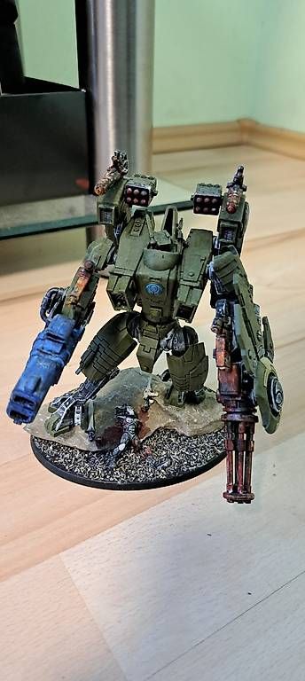 Kit di modellismo & Modellini statici: Warhammer 40k T'au Riptide Battlesuit Vollbemalt&Eldar Base – Usato da Wohlen AG venduto da Faluca