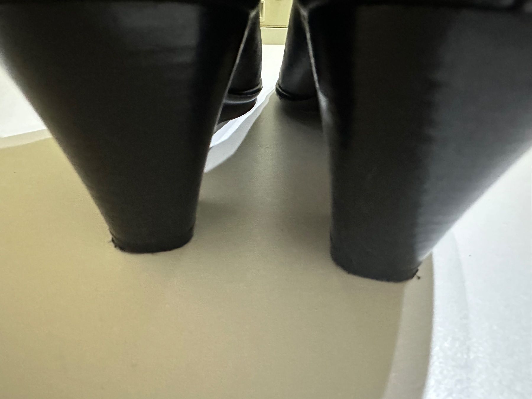 Scarpe da donna: Bottines noires p.39 mi mollet – Usato da Sion venduto da DayJenn 1