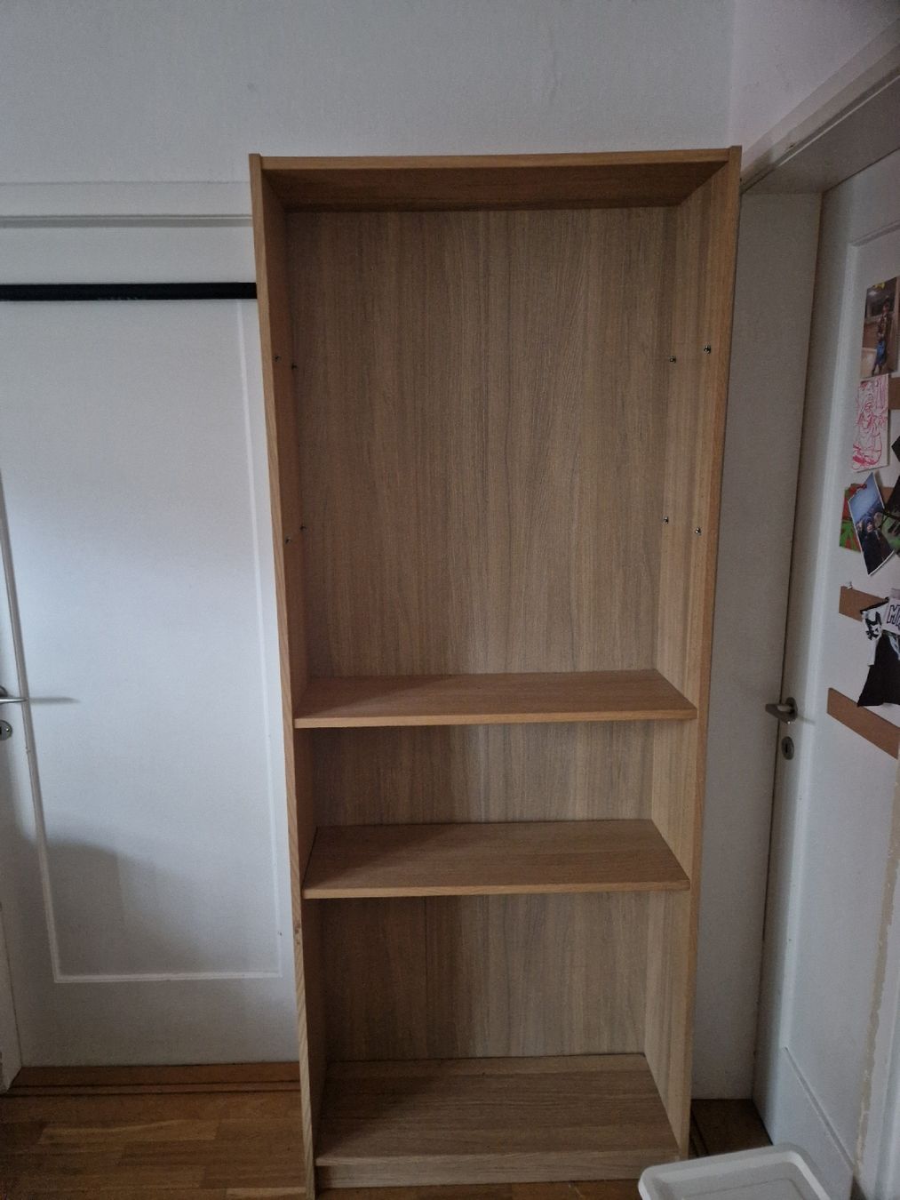 Scaffali: Ikea Billy shelf (more shelves will be provided)  – Usato da Zürich venduto da Maroussa