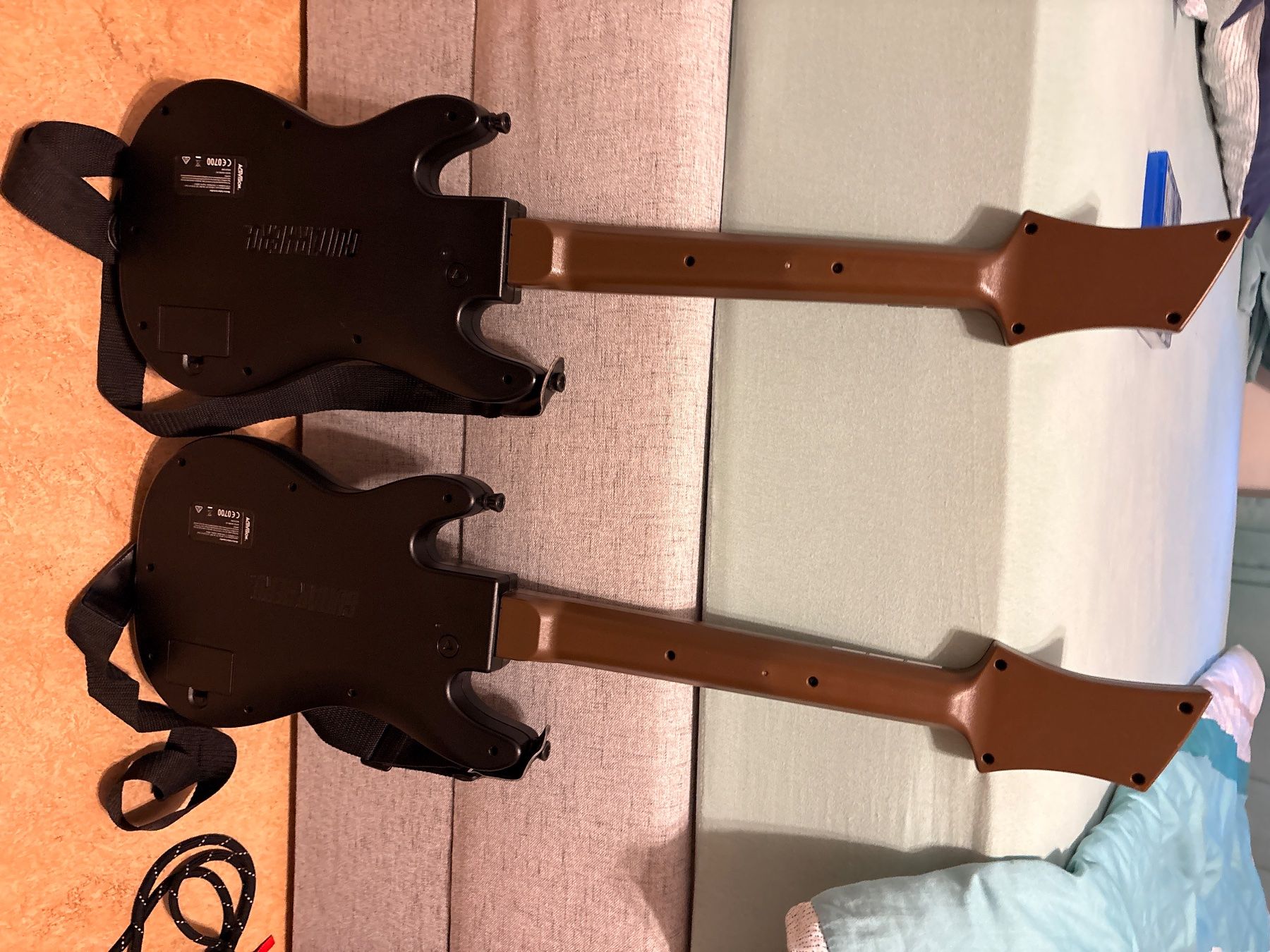 Giochi: Guitar Hero Live PS4 inkl. Gitarre – Usato da Dietikon venduto da Lidija0 6