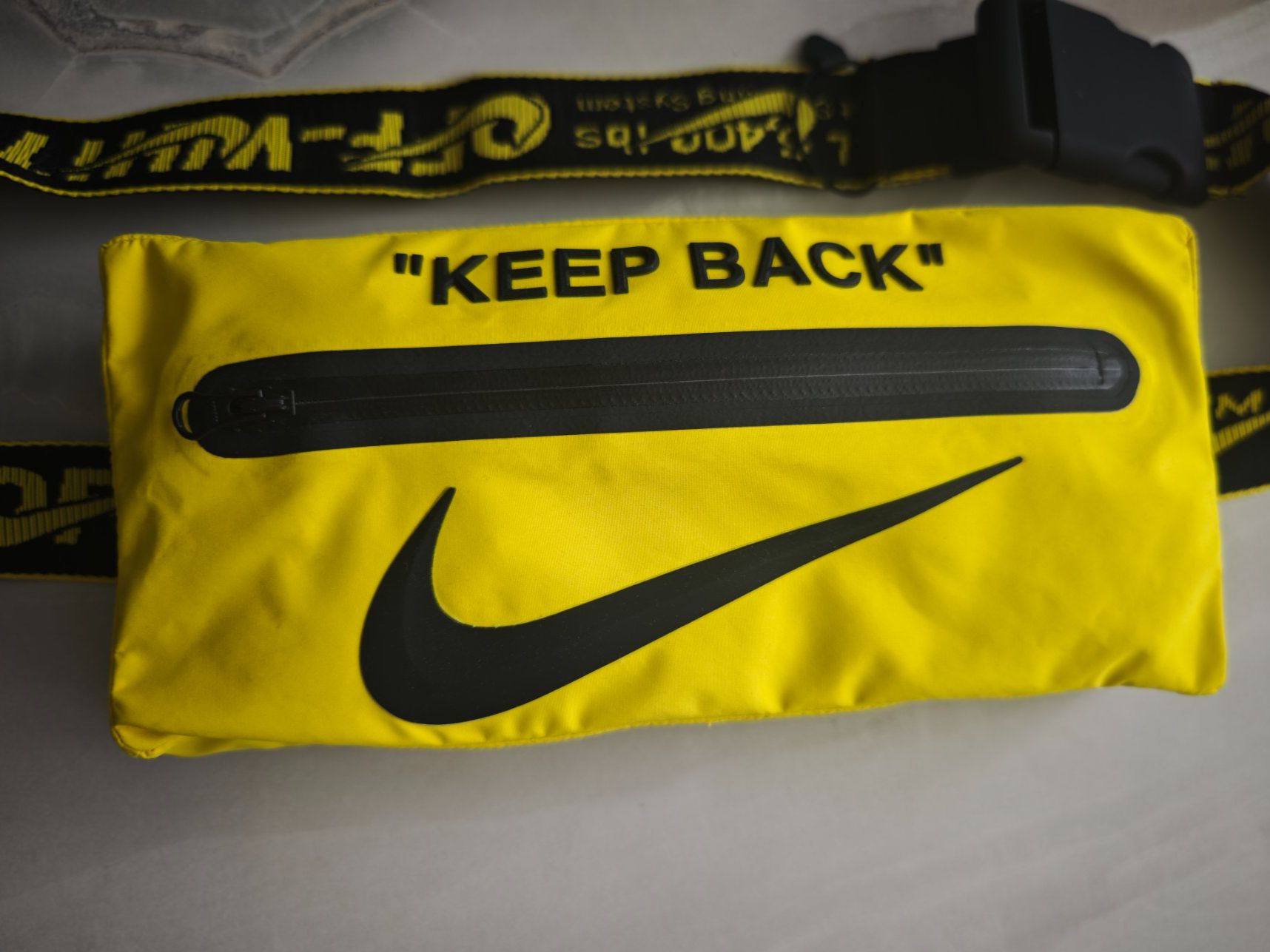 Nike Taschen: Bauchtasche Nike x Off-White Collab gelb "KEEP BACK" – Gebraucht aus Neuhausen am Rheinfall von geekgadget 1