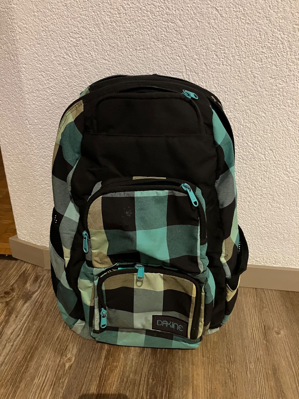 Dakine Zaini: Dakine Schul-/Sportrucksack – Usato da Ernetschwil venduto da Airboom