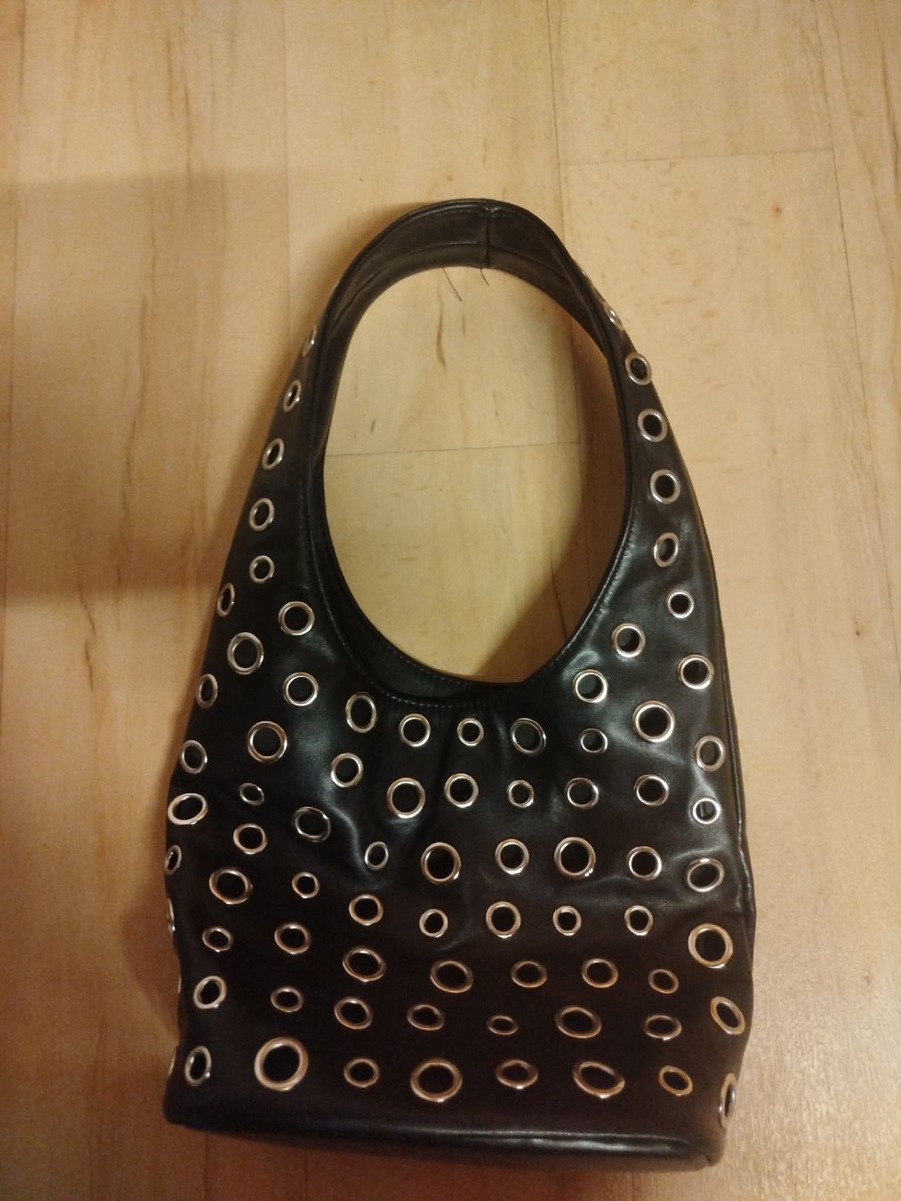 Taschen für Damen: Handtasche Schwarz Studded – Gebraucht aus Spreitenbach von captaincrunch