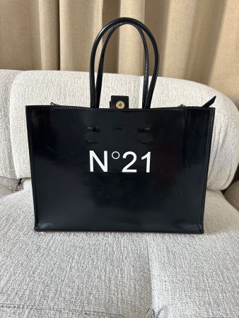 N°21 Handtasche Lackleder Schwarz Neuwertig