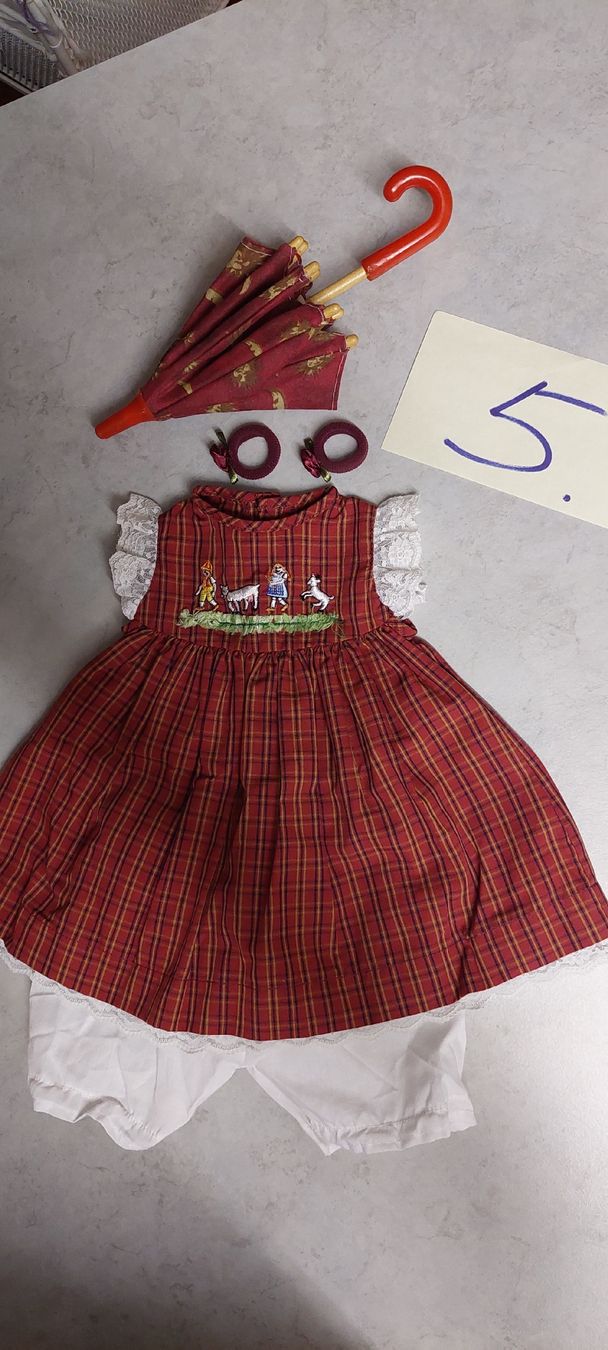 Bambole: Puppenkleid und Schirm – Usato da Muri AG venduto da nindo1 9