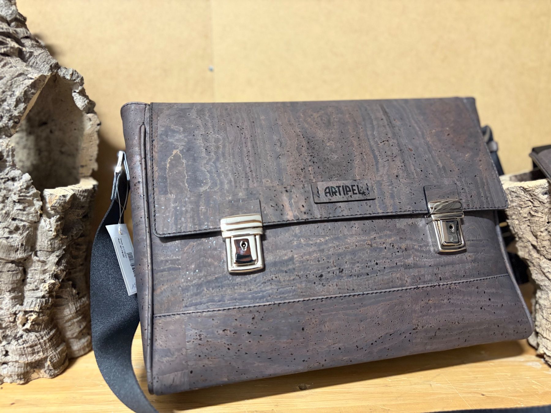 Valigie & Borse: Artipel Business-Tasche aus Kork – Nuovo e nell'imballaggio originale da Basel venduto da Sirina4010