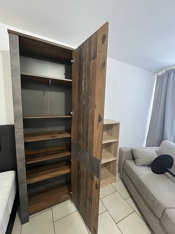 Conforama Armadi: Armoire + étagère – Usato da Fribourg venduto da tettamanti.viola 1
