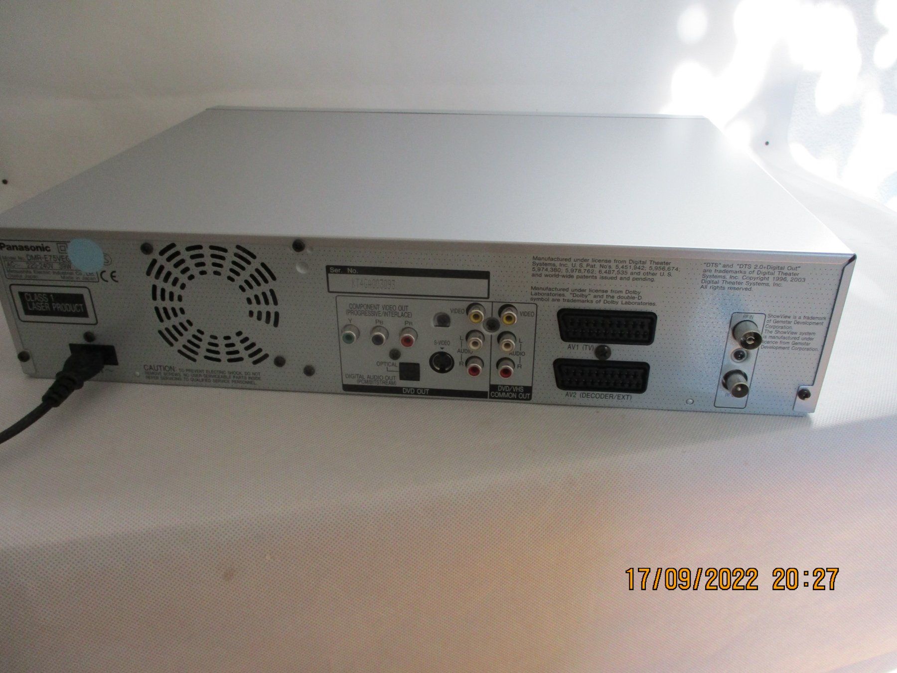 Enregistreurs: Panasonic DMR-E75V DVD / VHS-Recorder / codefree – D'occasion à Liestal par Disc-Point 6