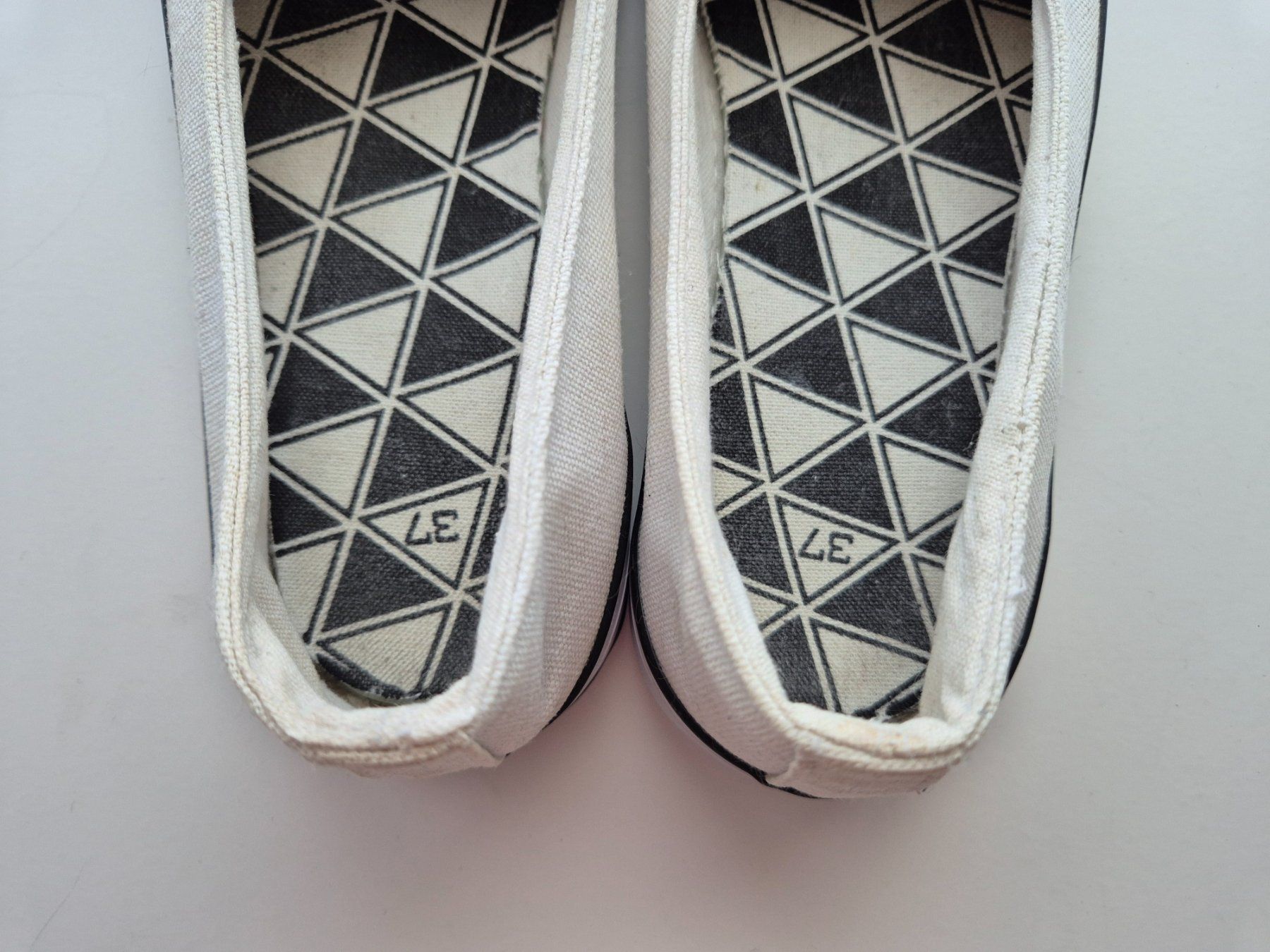 Scarpe da donna: Sommer Schuhe Sneaker Gr. 37 Cremefarben – Usato da Zürich venduto da pau_y8mv 5