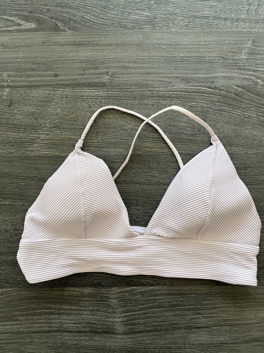 H&M Badekleider & Bikinis: Bikini Oberteil lila  – Gebraucht aus Allschwil von MaloseS08