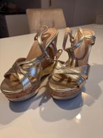 Damenschuhe Keilabsatz Gold Grösse 37 neuwertig